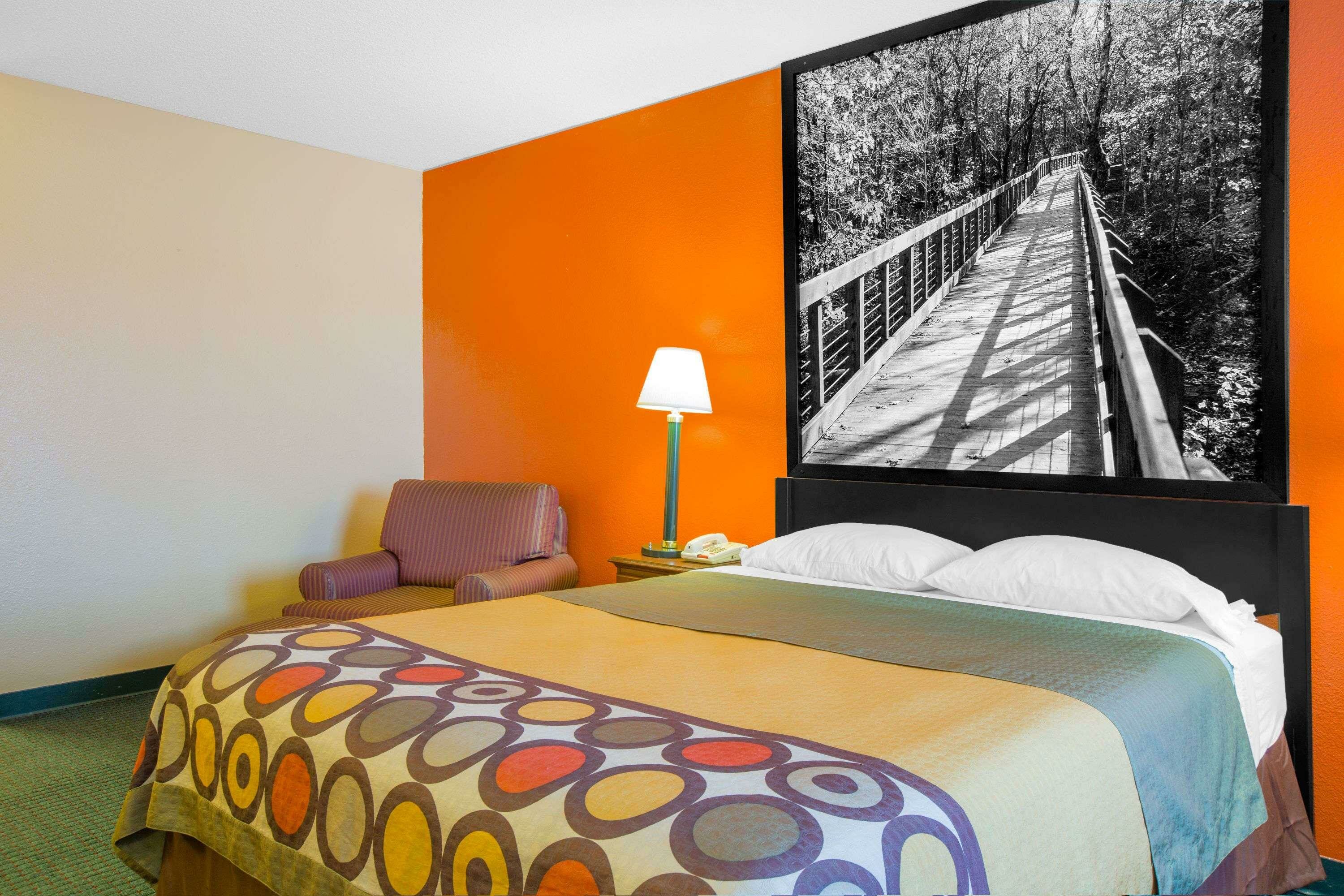 Фото Super 8 by Wyndham Talladega Al