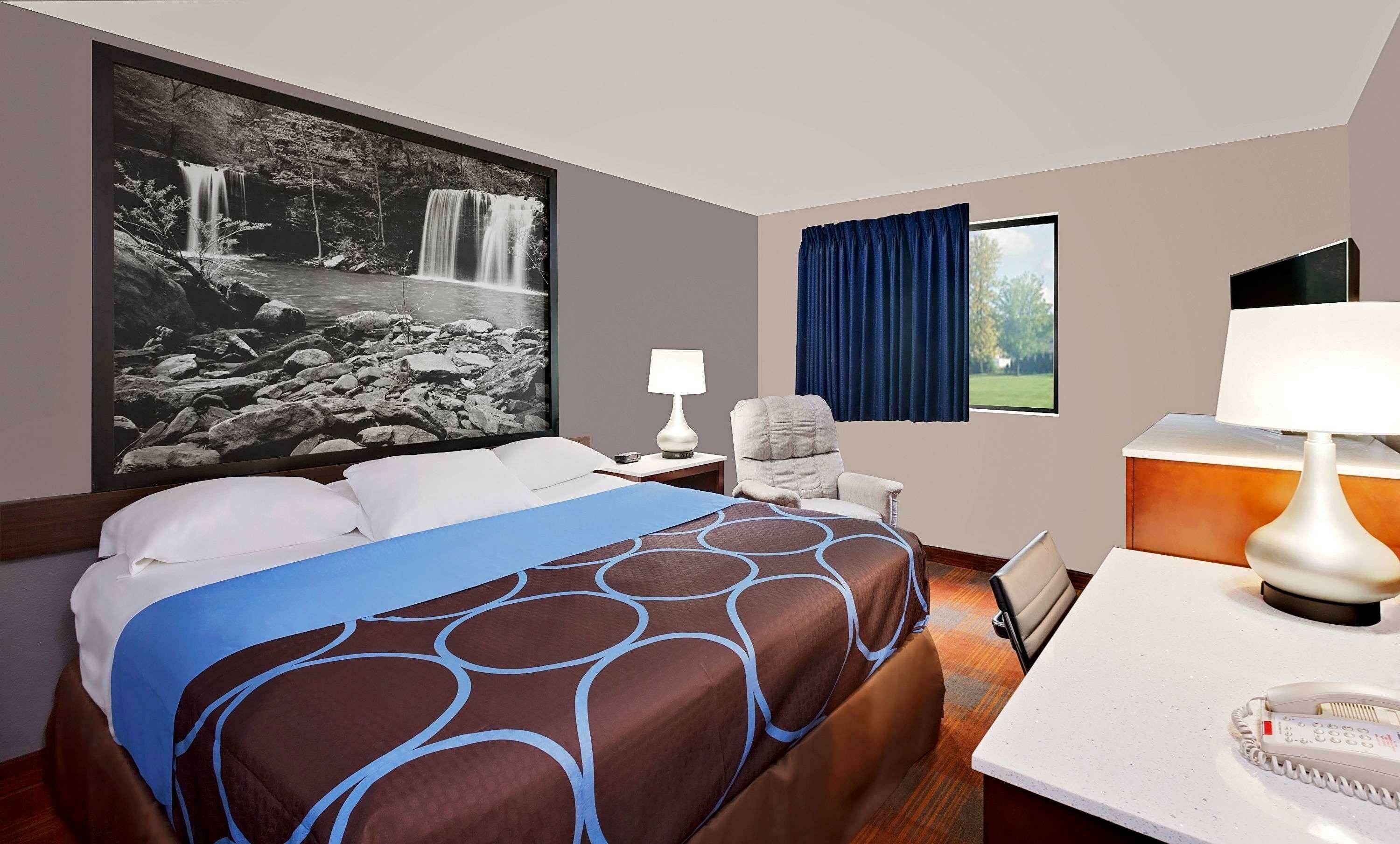 Фото Super 8 by Wyndham Fayetteville