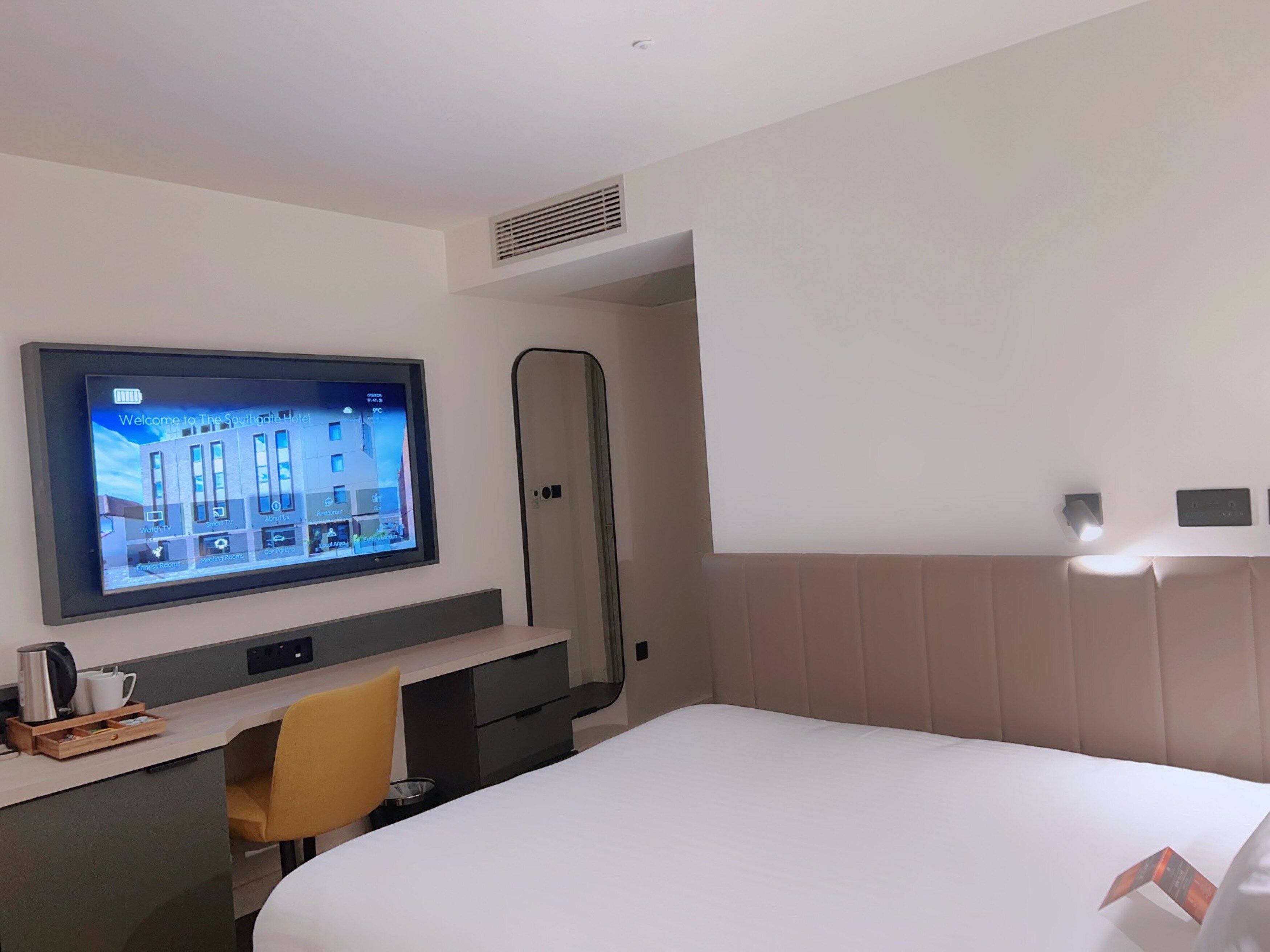 Фото Southgate Hotel London