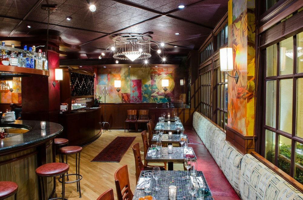 Фото Mayflower Park Hotel