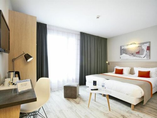 Внешний вид отеля Kyriad Prestige Vannes Centre - Palais des Arts в Ванне, фото 3