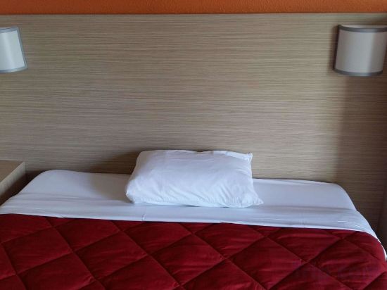 Фото Premiere Classe Lille Nord - Roncq