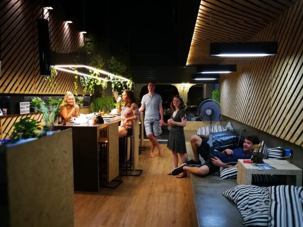 Фото Hugger Hostel - Adults Only