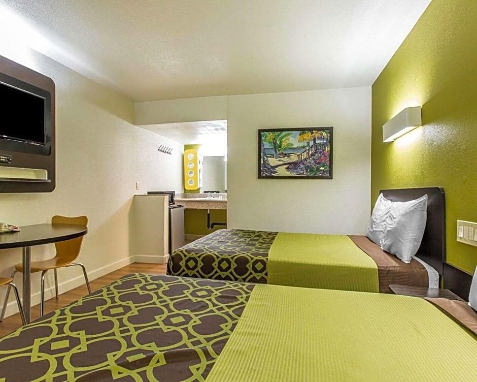 Фото Rodeway Inn Downtown Hanford