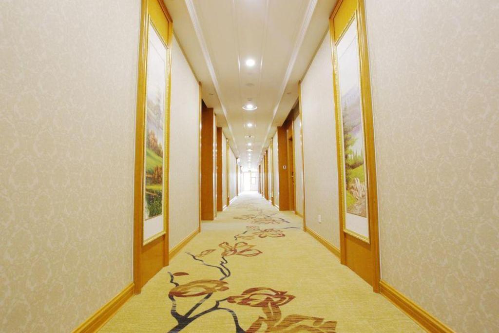 Фото Vienna International Nanjing South Railway Station