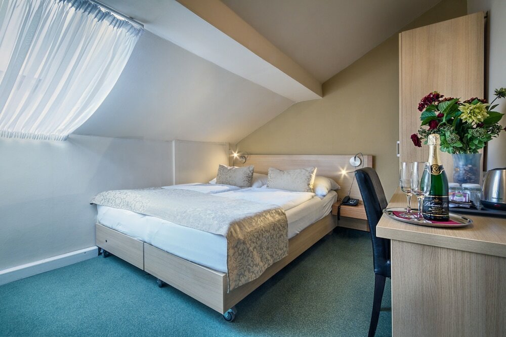 Фото Hotel Taurus