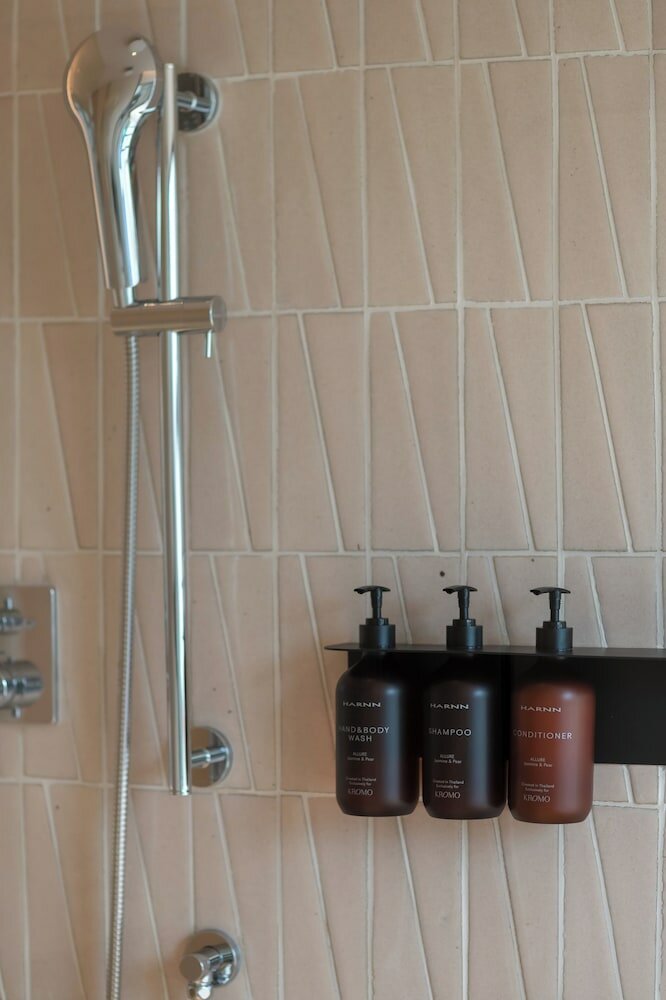 Фото Kromo Bangkok Curio Collection by Hilton