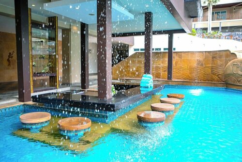 Гостиница The Heritage Pattaya Beachfront Resort в Паттайе