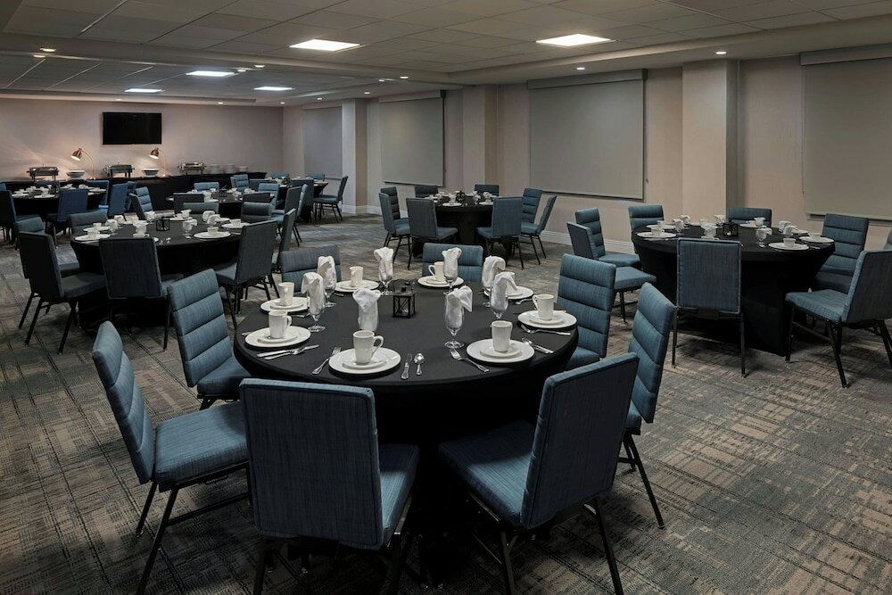 Фото Four Points by Sheraton Ontario-Rancho Cucamonga