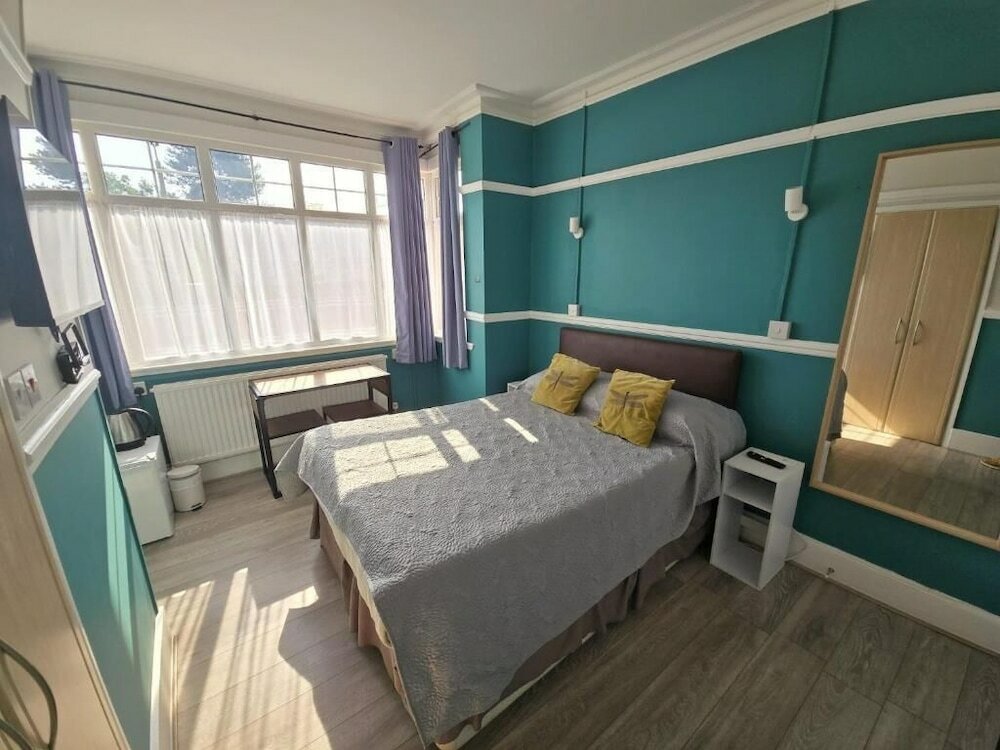 Фото Glendevon House Hotel