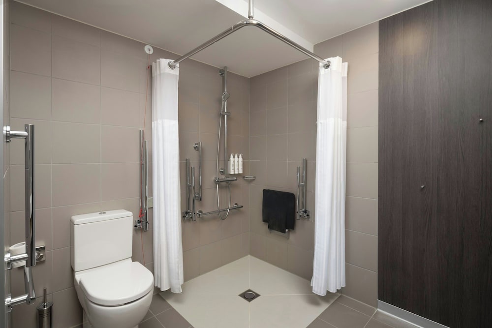 Фото Moxy Southampton