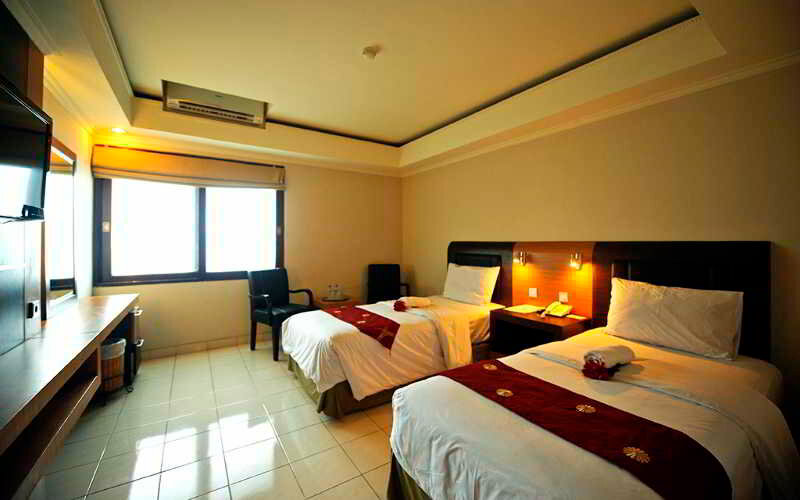 Фото Urbanview Hotel Taman Suci Denpasar Bali