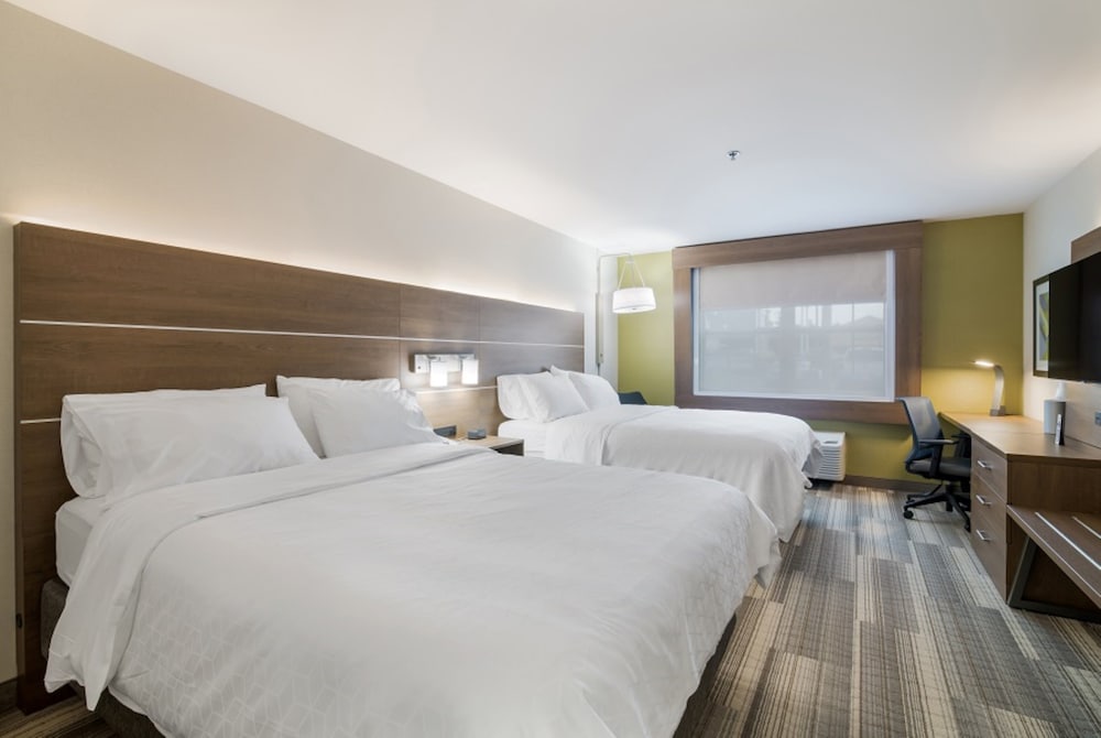 Фото Holiday Inn Express Plymouth, an Ihg Hotel