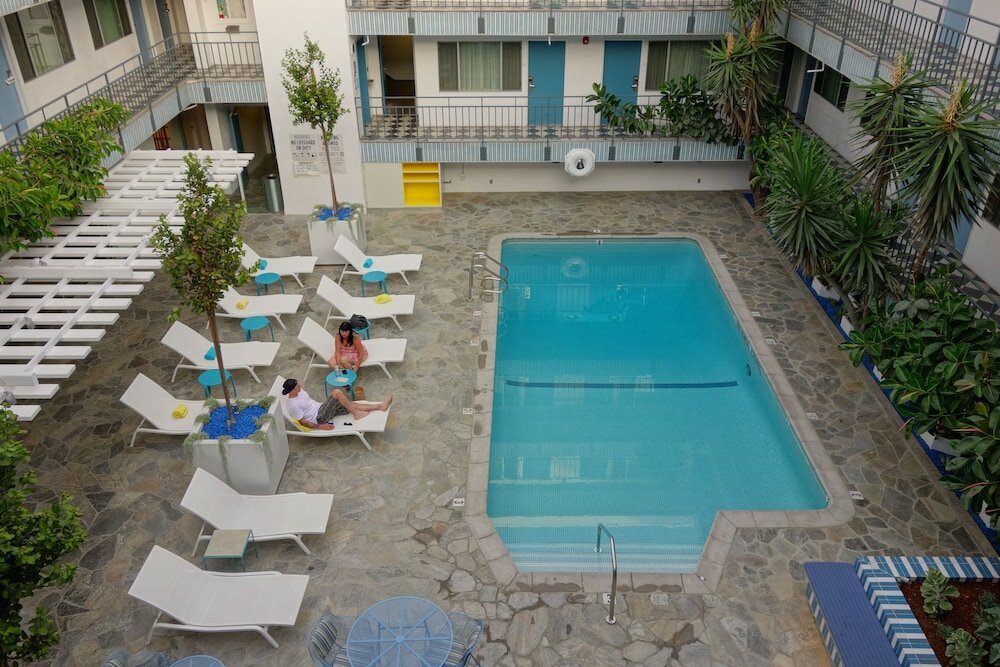 Фото Beverly Laurel Hotel