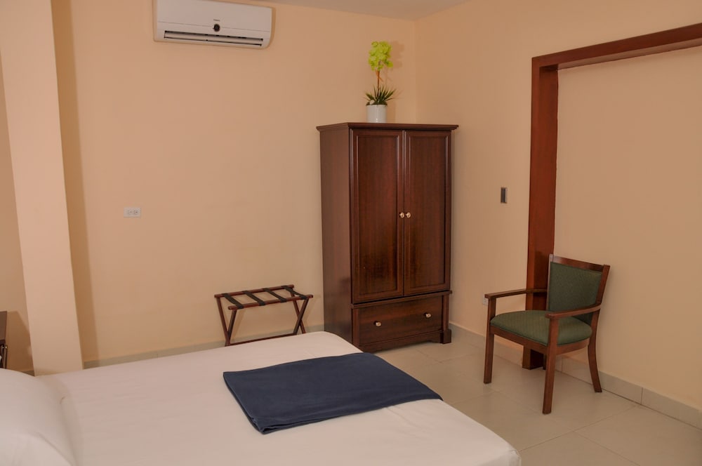 Фото Allamanda Hotel