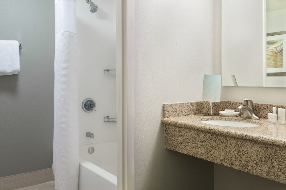 Фото Courtyard by Marriott Lafayette Airport