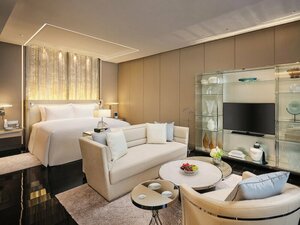 Гостиница J Hotel Shanghai Tower