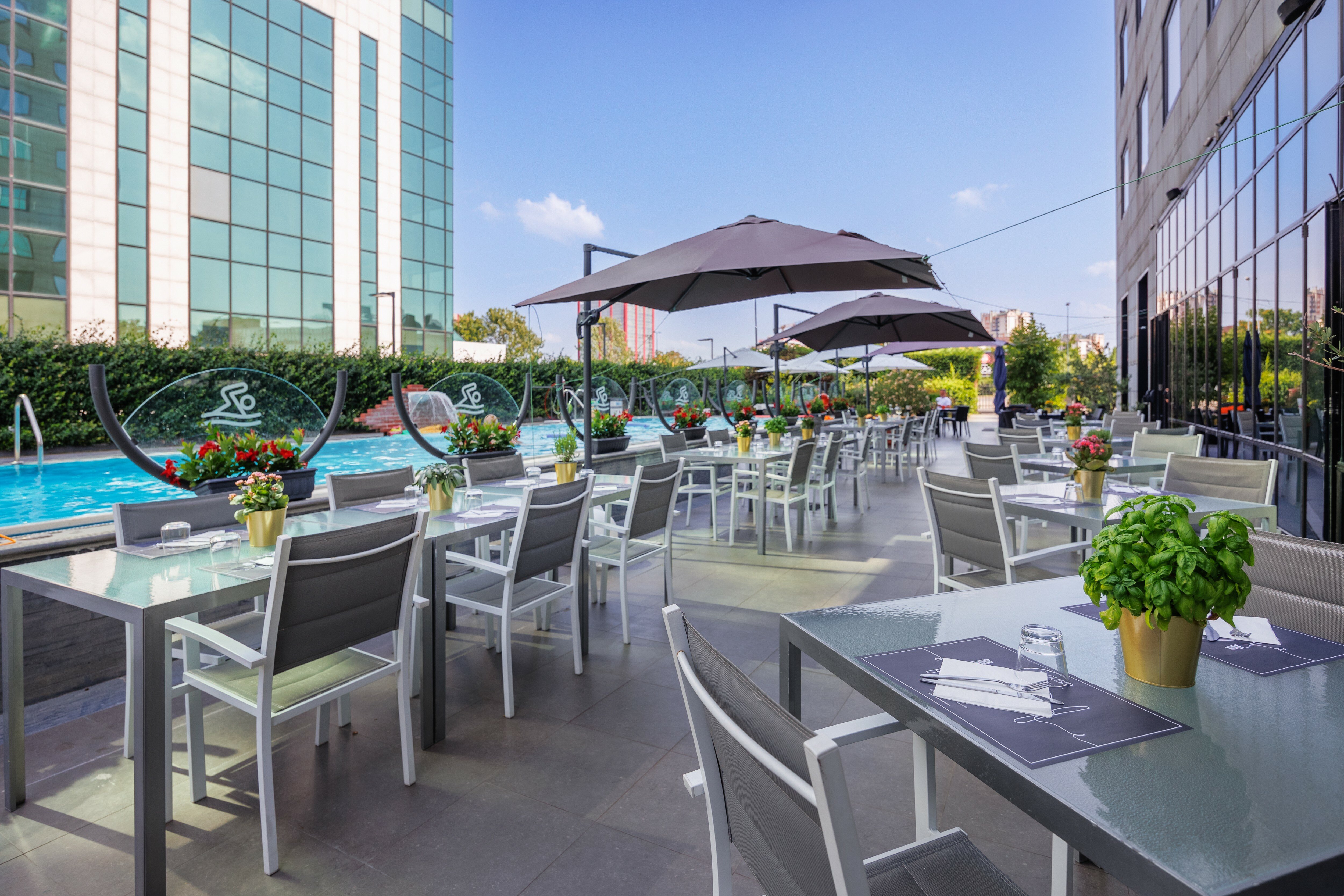 Фото IH Hotels Milano Lorenteggio