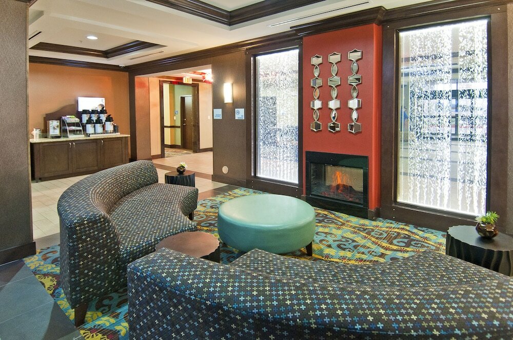 Фото Holiday Inn Express & Suites San Antonio Se by At&t Center, an Ihg Hotel