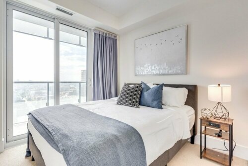 Апартаменты Simply Comfort. Modern Downtown Apartment в Торонто