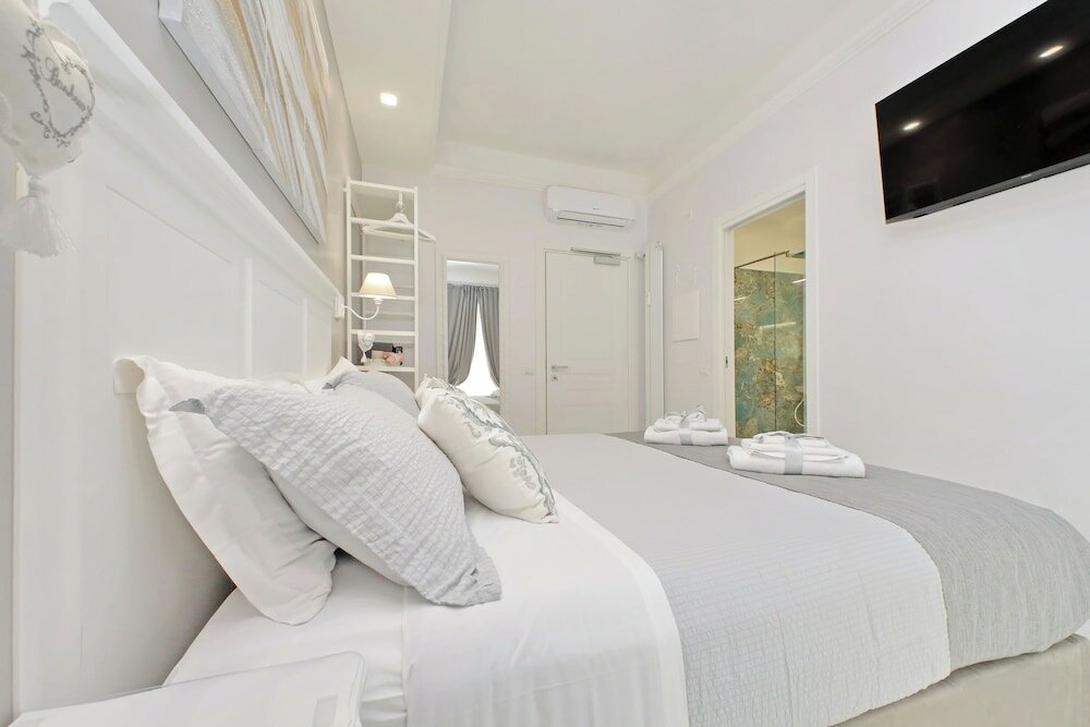 Фото Roman Holiday Charming