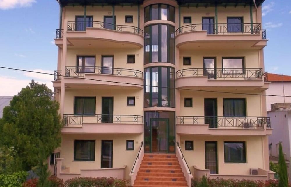 Фото отеля 1