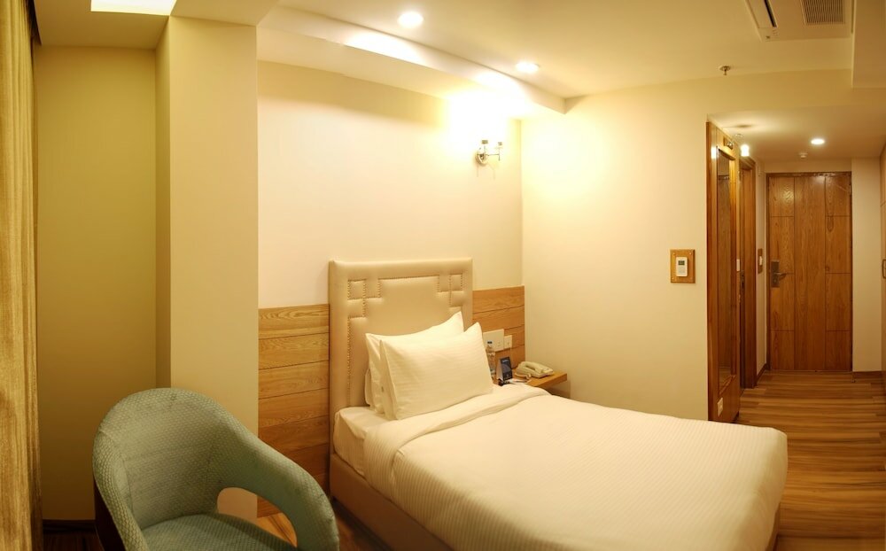 Фото Glades Hotel