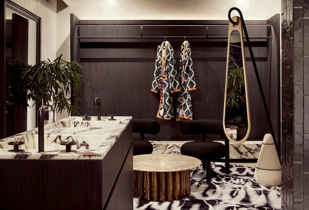 Фото Hallmark Hotel