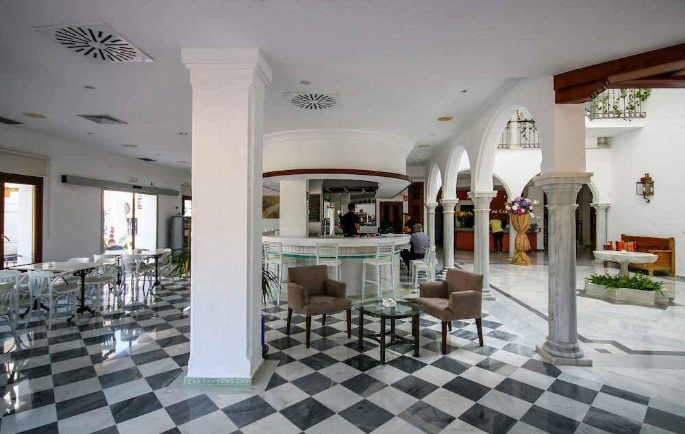 Фото Hotel Doña Lola Zahara