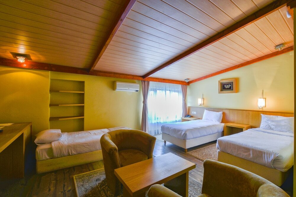 Фото Hotel Lirak