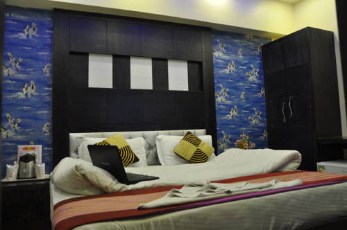 Фото Hotel Guruvas Inn