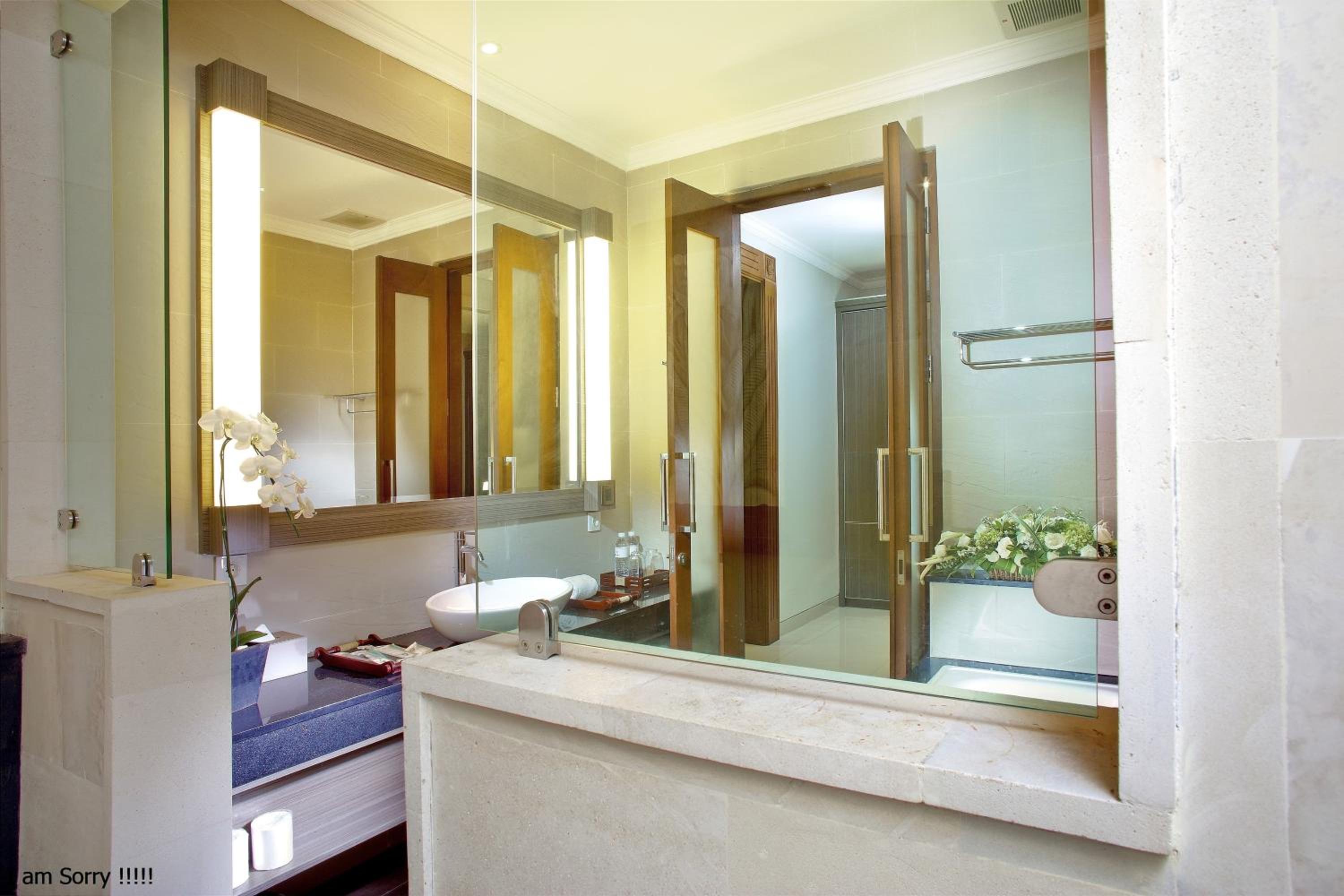 Фото The Banyumas Suite Villa Legian