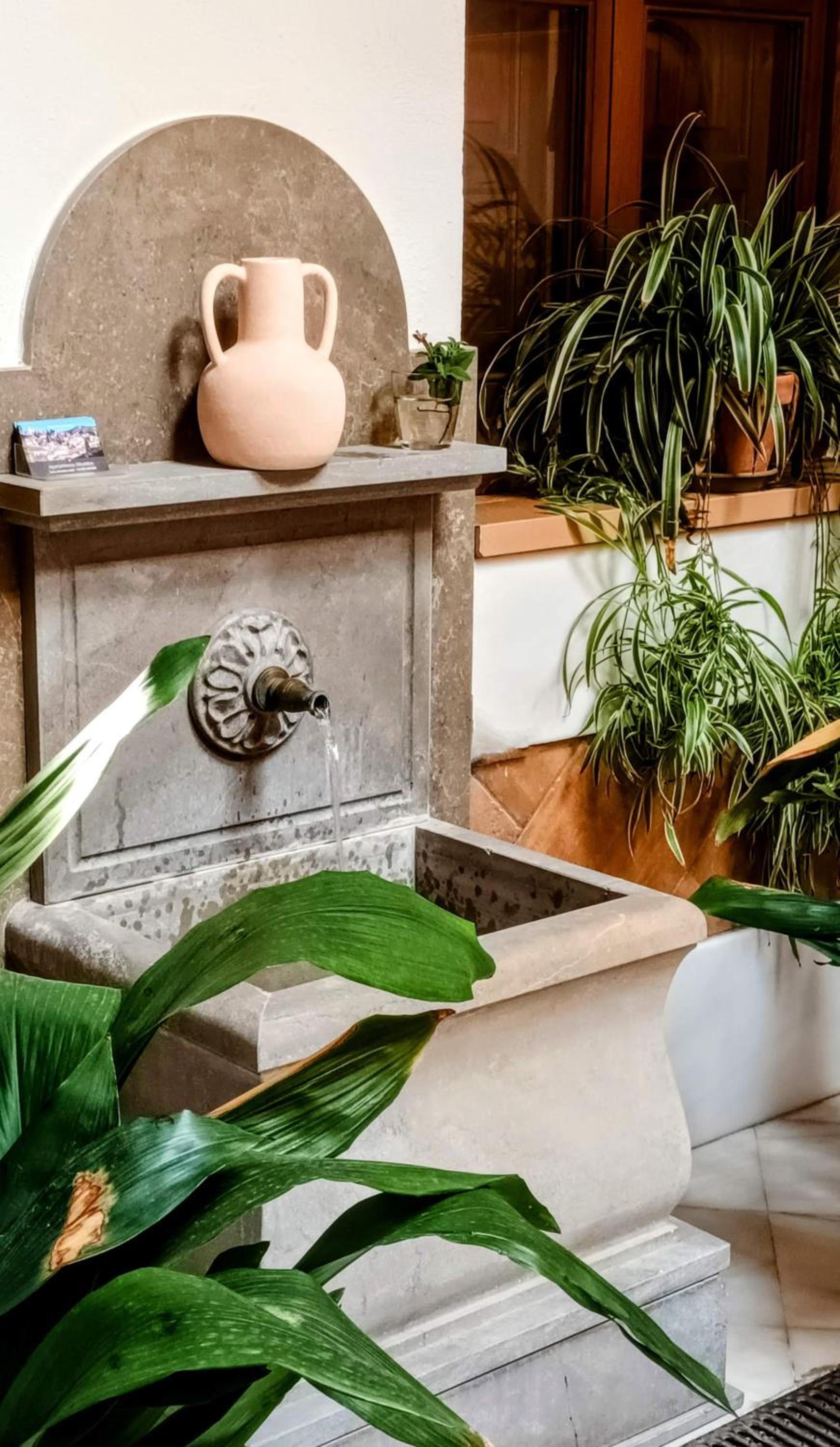 Фото Apartamentos Turisticos Alhambra