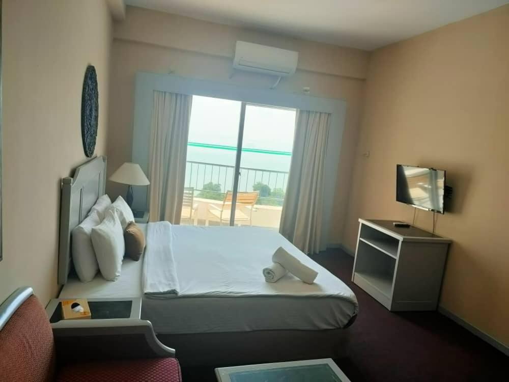 Фото Rainbow Paradise Beach Resort