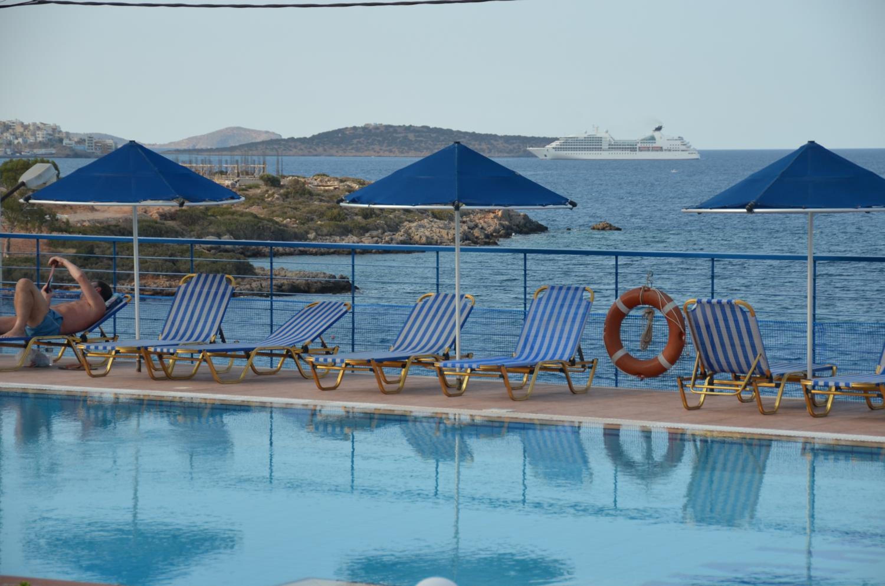 Фото Poppy Villas