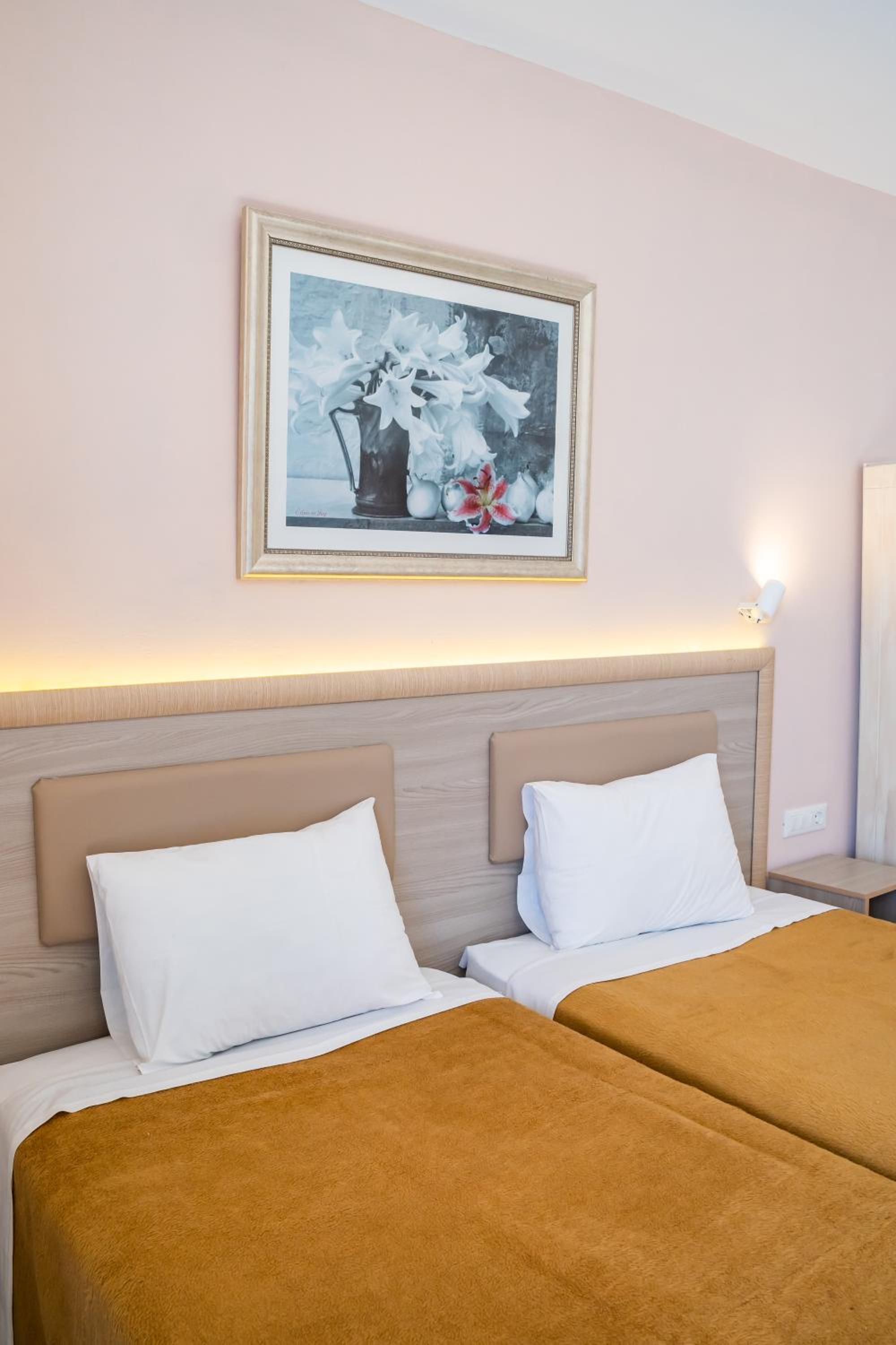 Фото Arhontiko Hotel