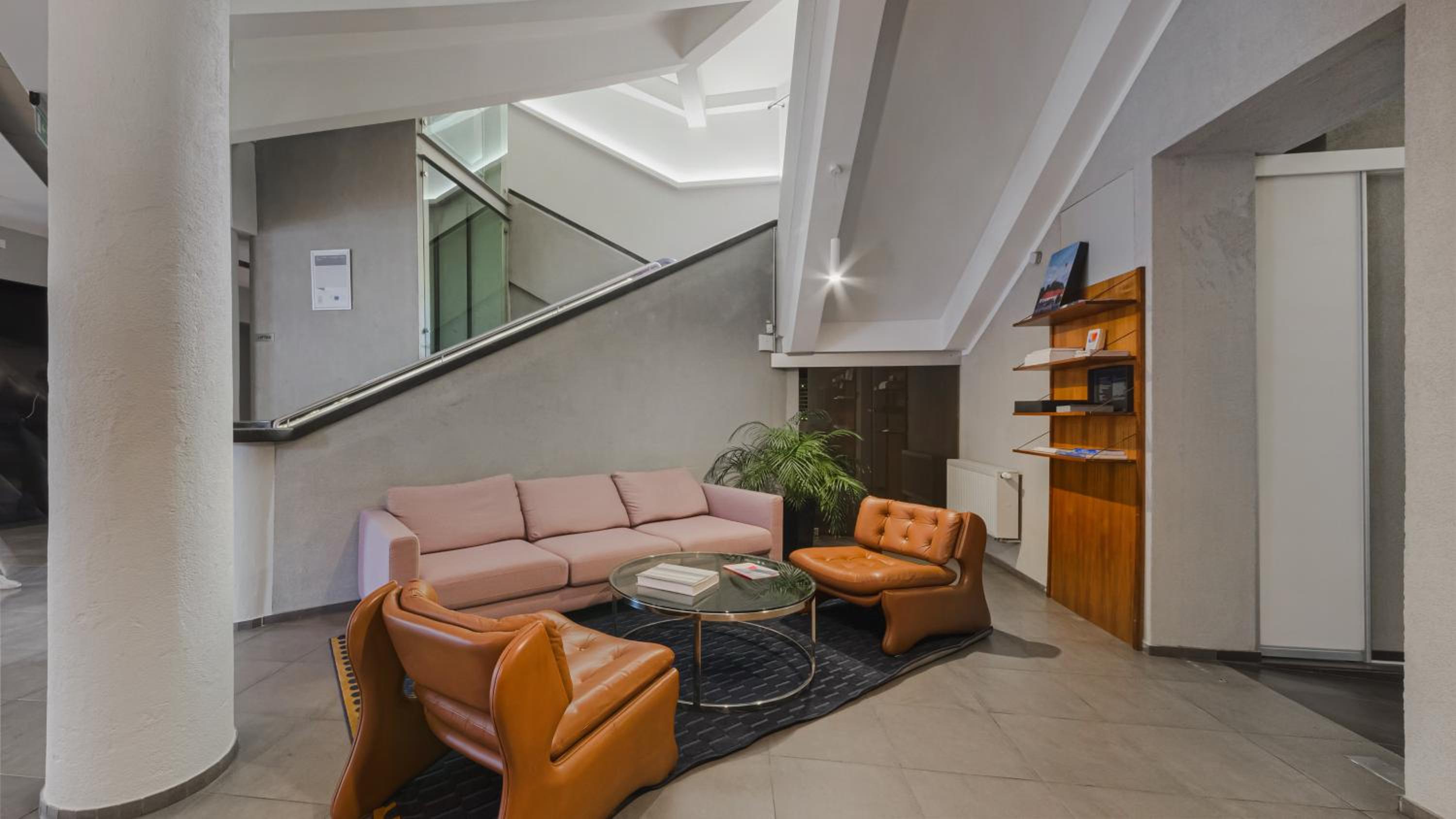 Фото Corner Hotel