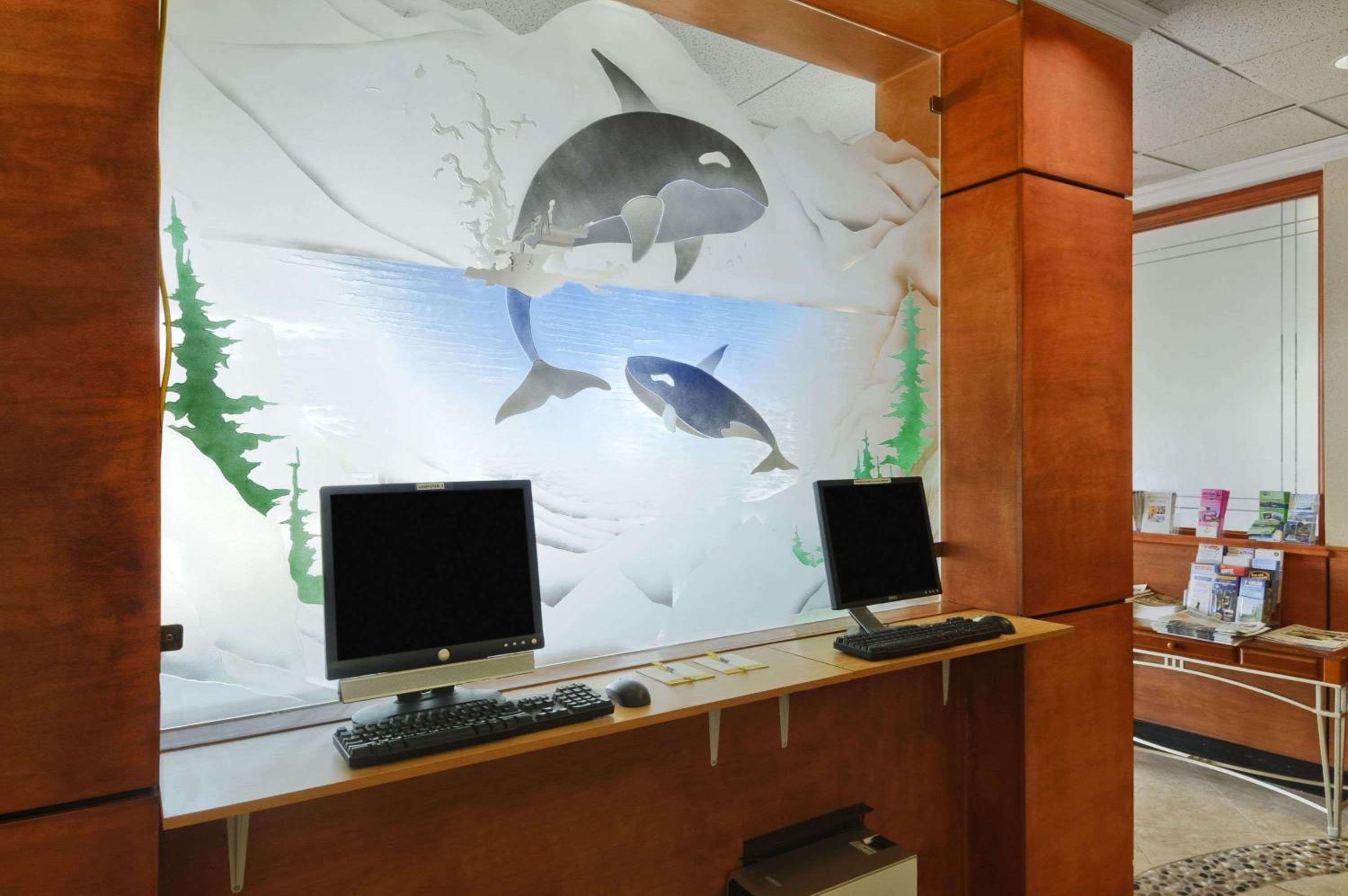 Фото Days Inn by Wyndham Vancouver Airport