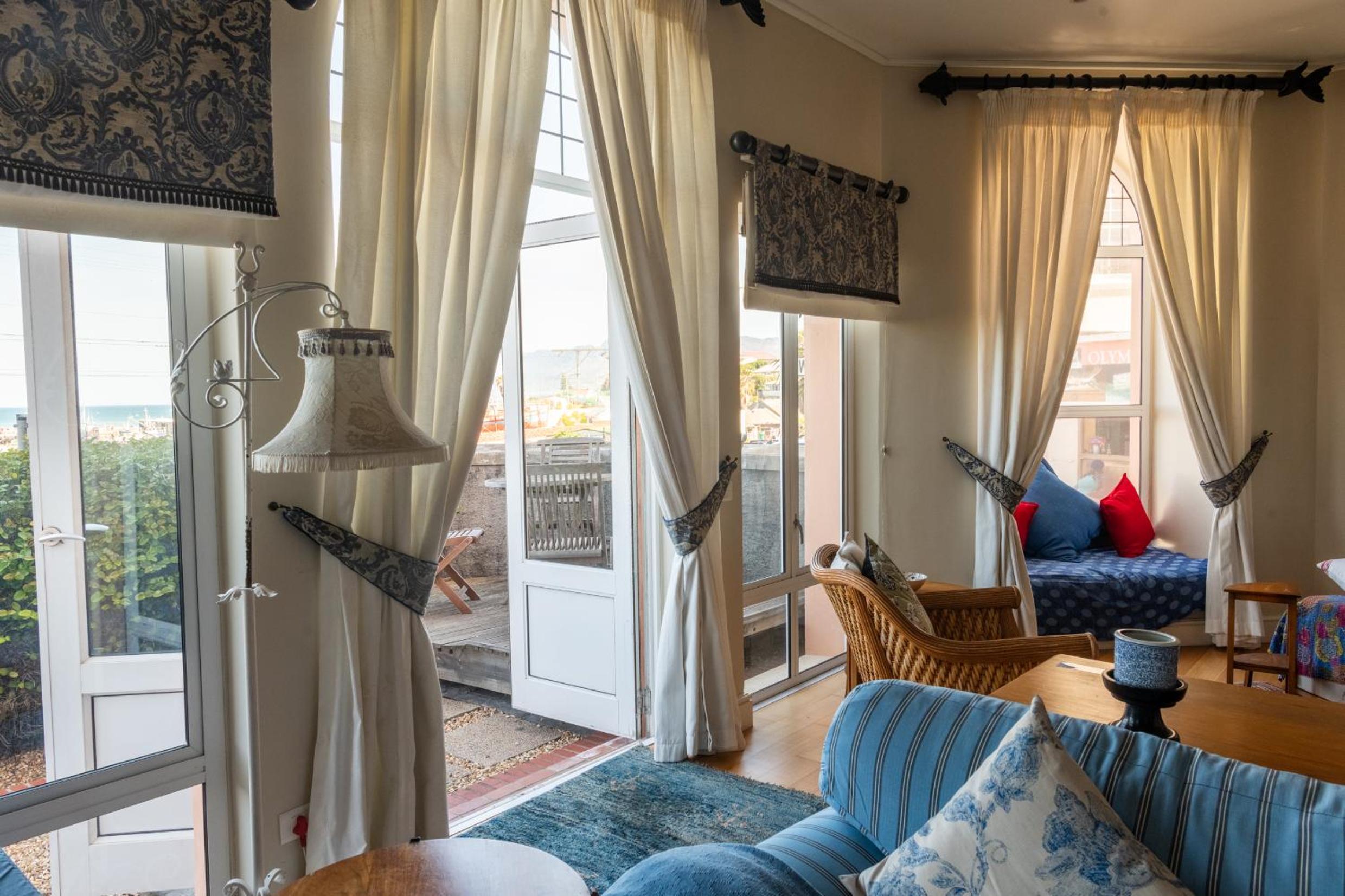 Фото The Majestic Apartment