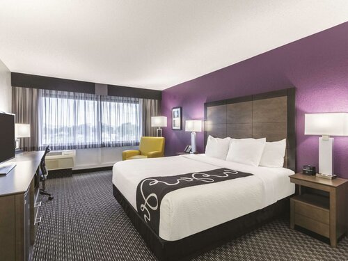 Гостиница La Quinta Inn & Suites by Wyndham Virginia Beach в Вирджиния-Бич