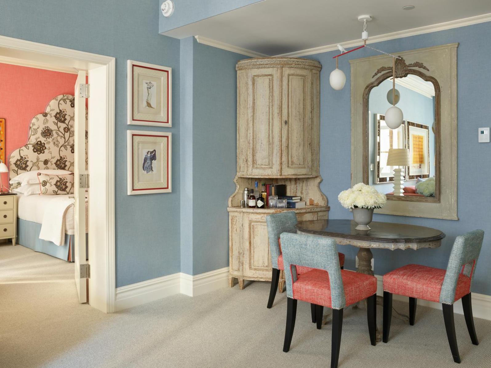 Фото The Whitby Hotel