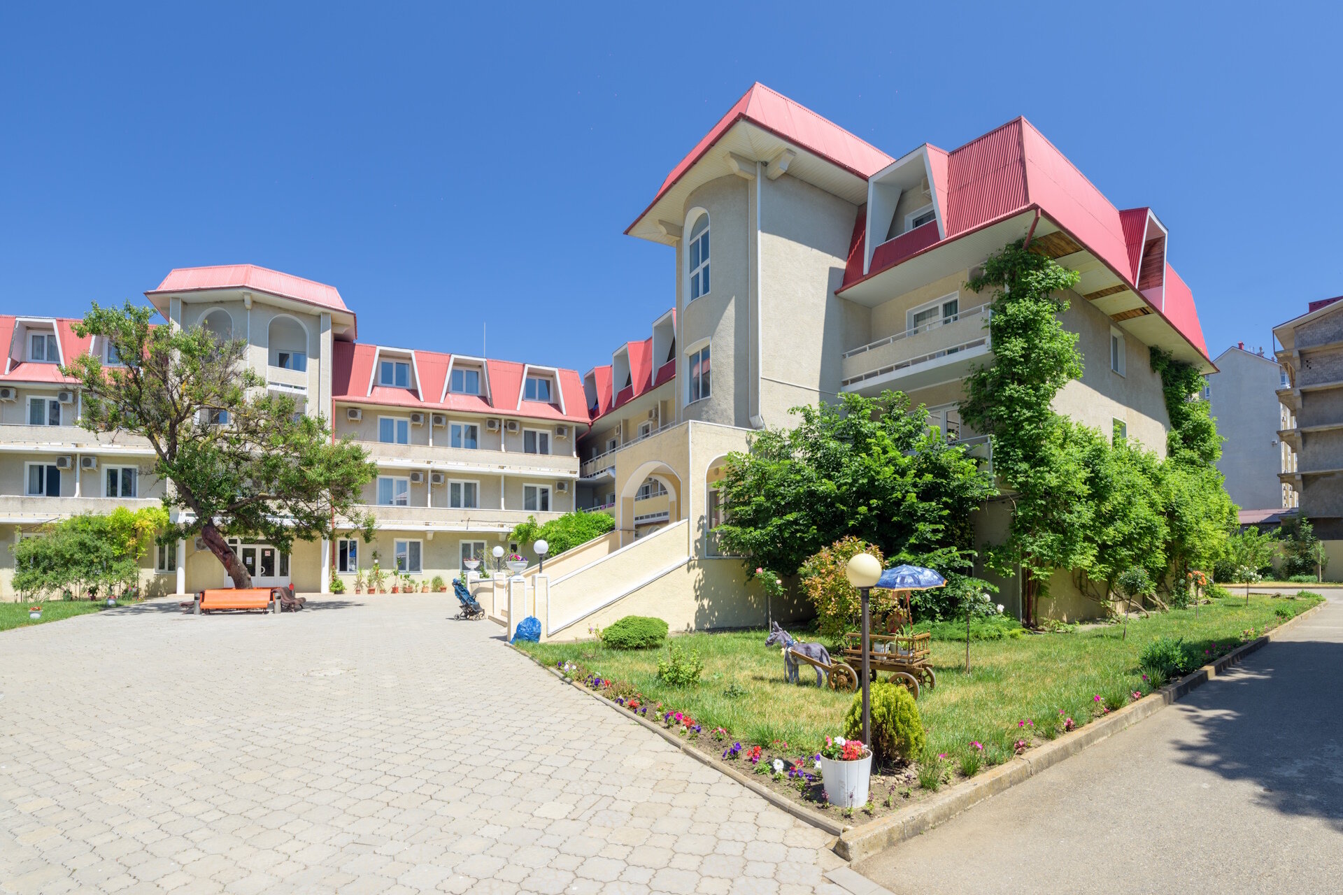 Фото отеля 2