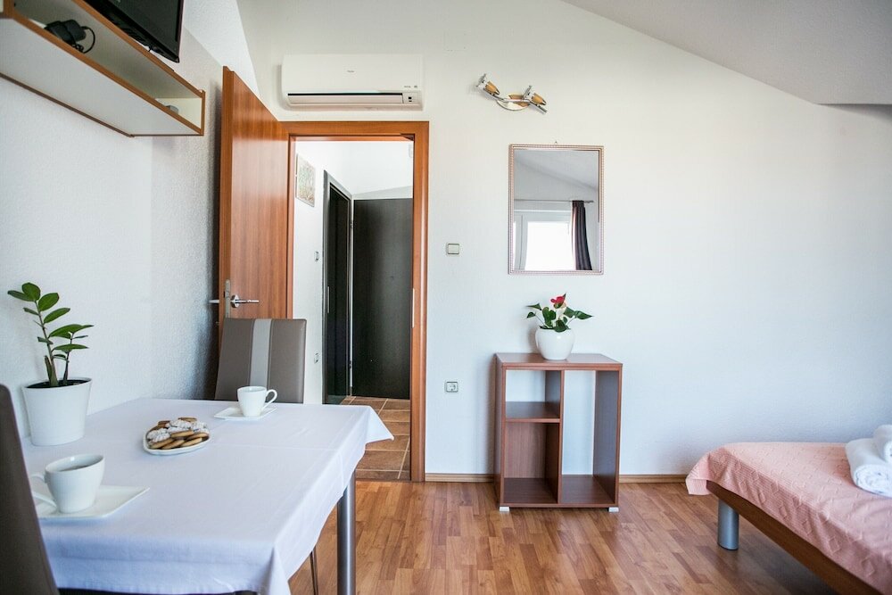 Фото Kaja - right next to the beach