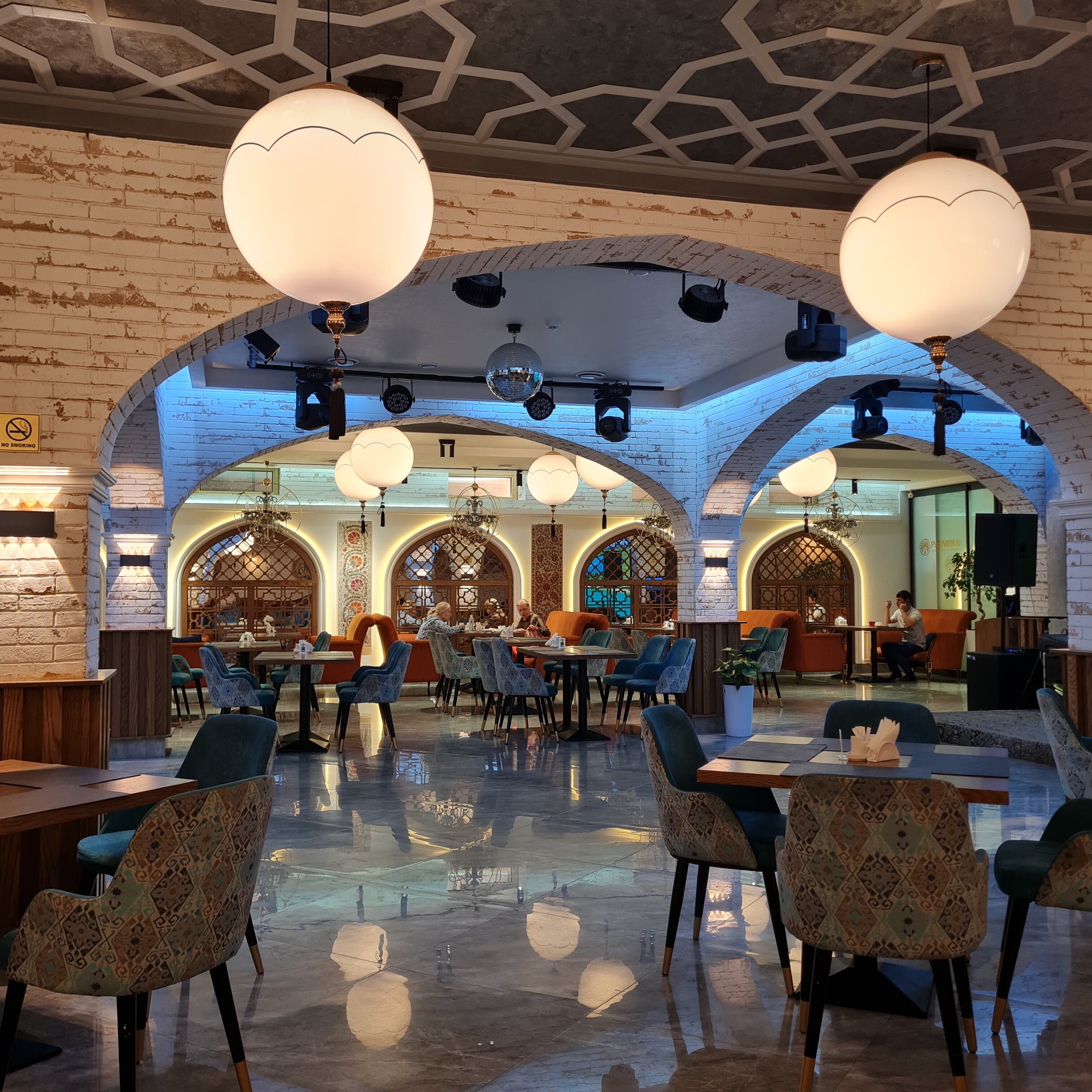 Фото Paradise Plaza Luxury Hotel