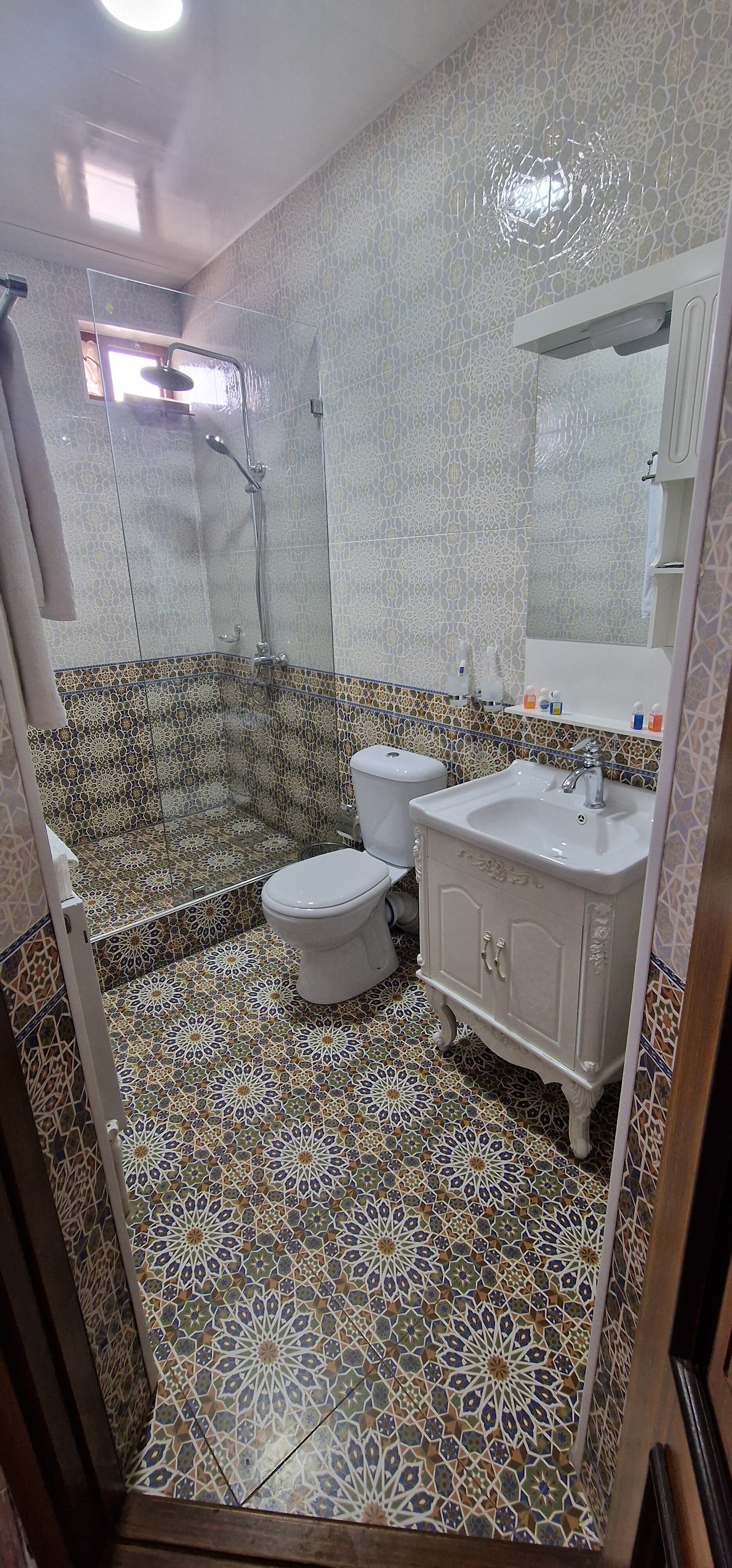 Фото Suzangaron Hotel