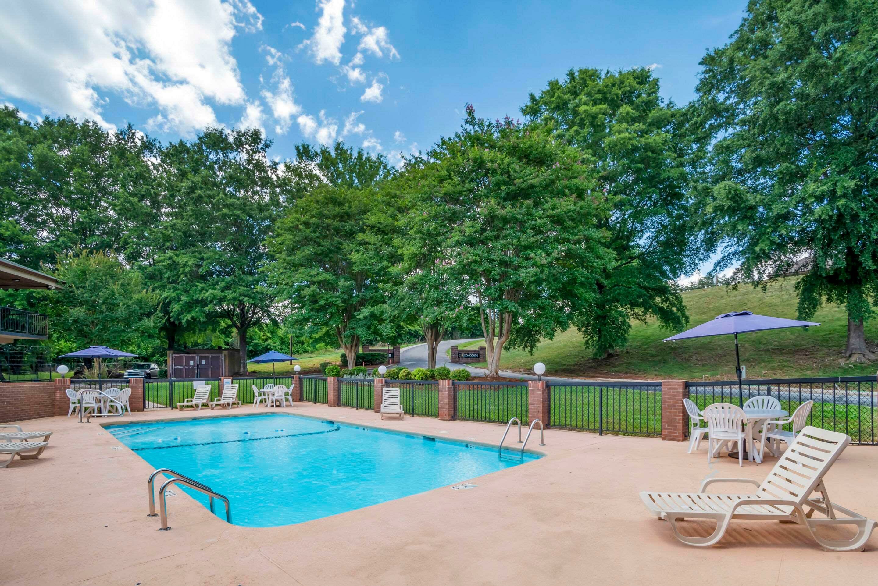 Фото Days Inn by Wyndham Wilkesboro