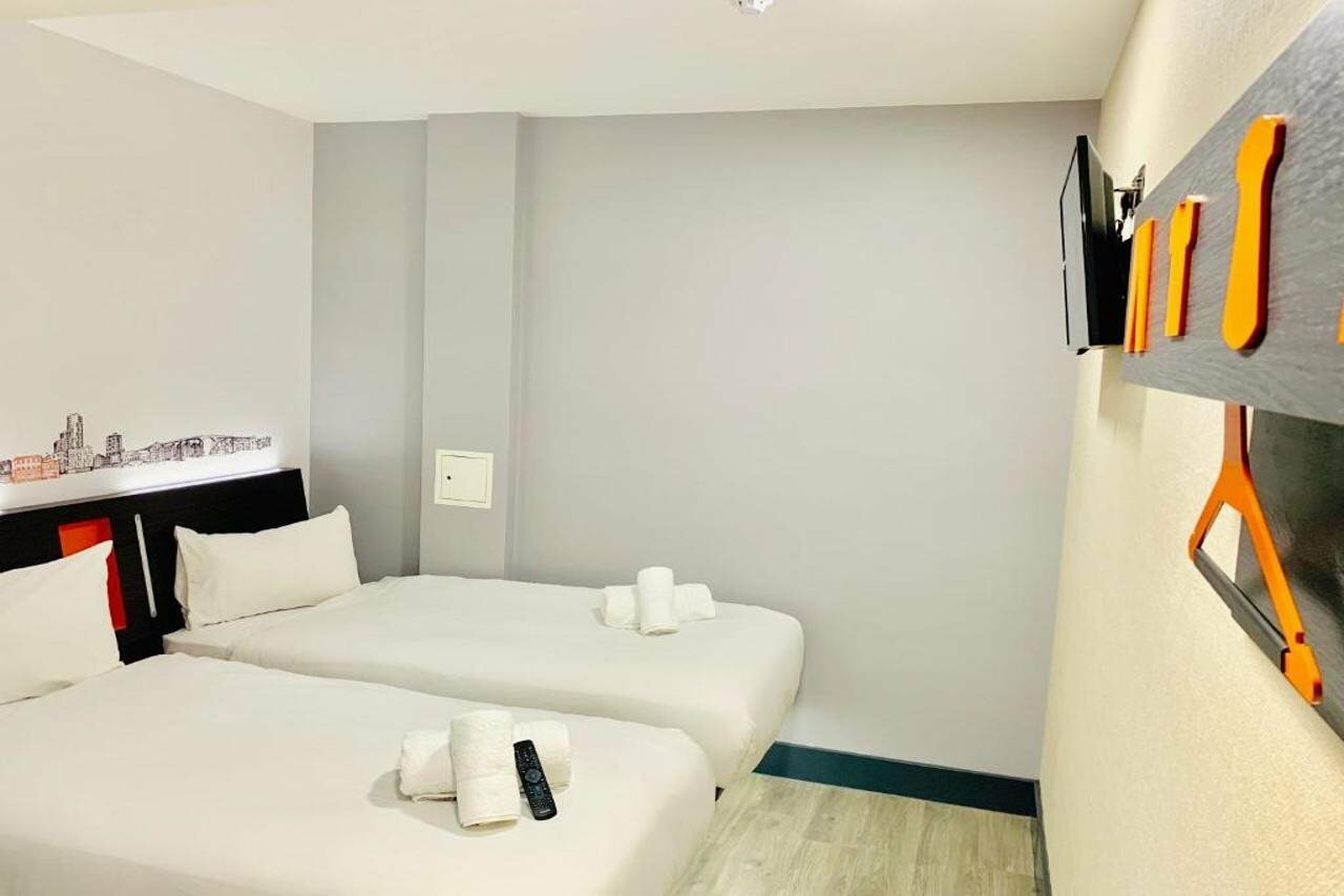 Фото EasyHotel London City Shoreditch