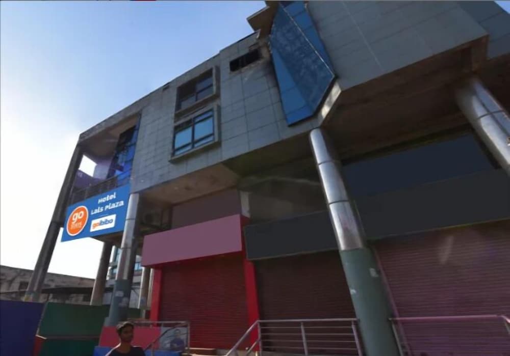 Фото Lals Plaza Hotel