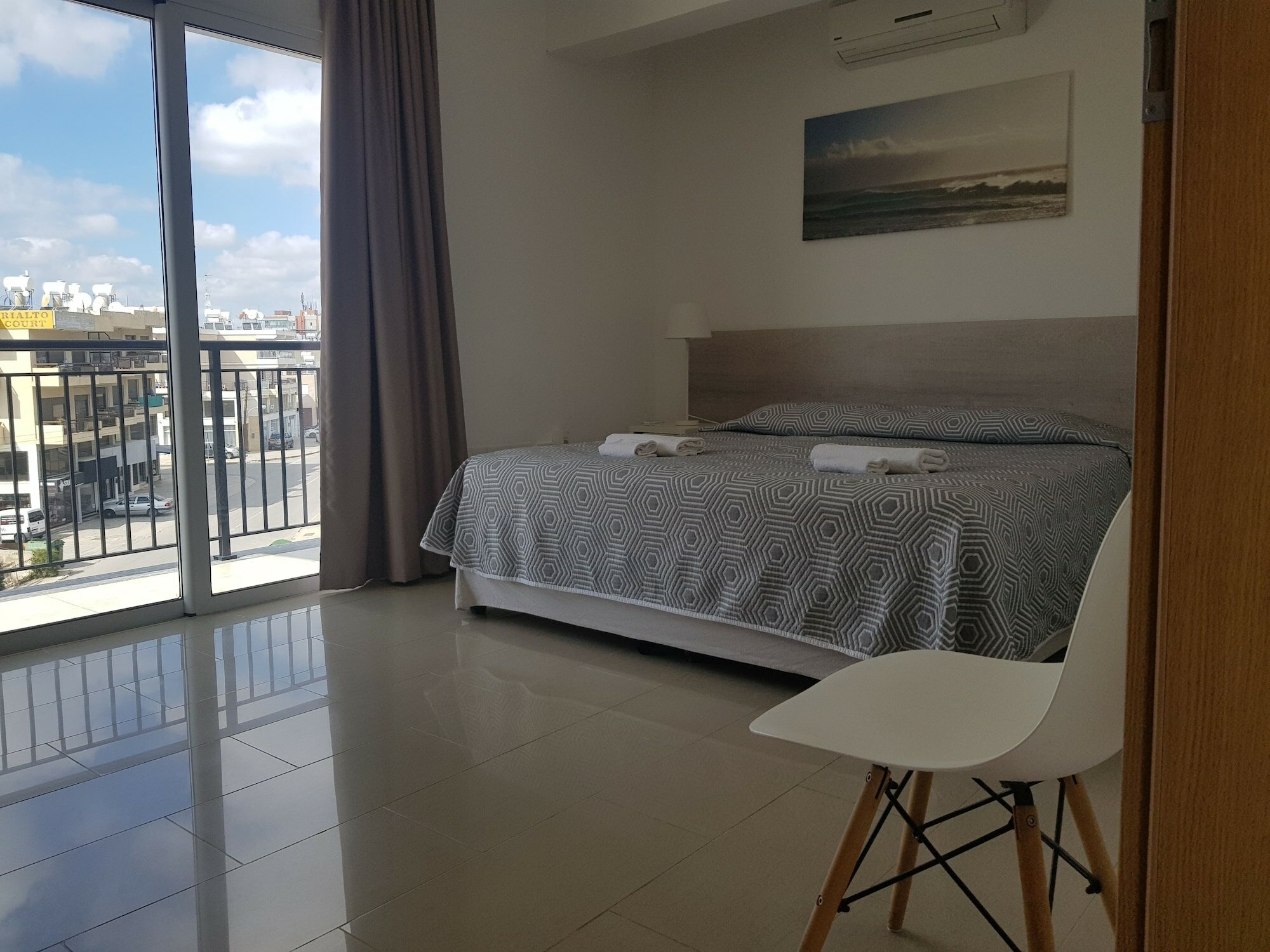 Фото Valentinos Apartments