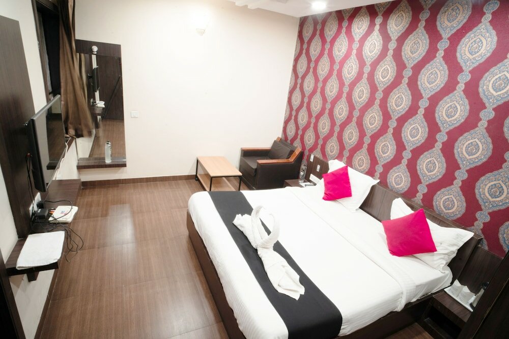 Фото Hotel Flowers Inn